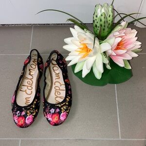 Sam Edelman 8.5  Black and Pink Floral Flats EUC